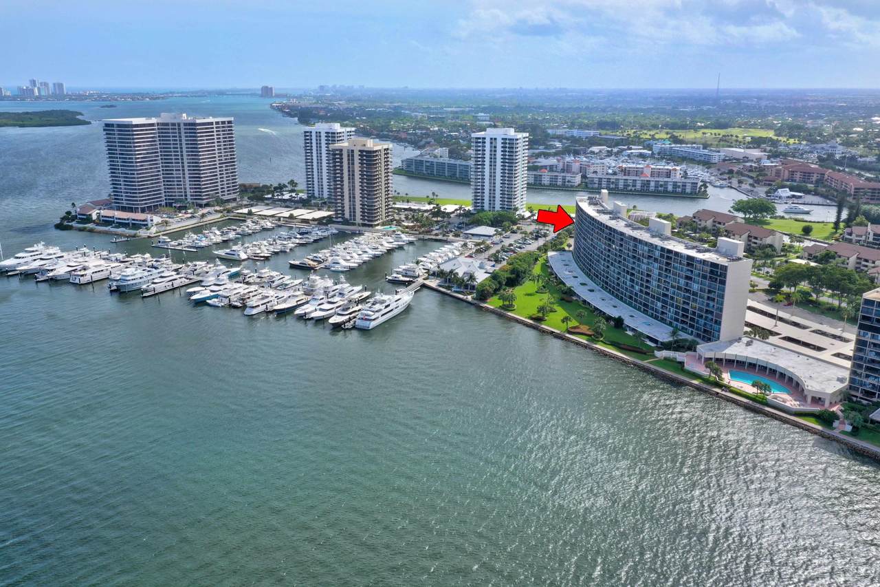 122 Lakeshore Drive - Photo 1