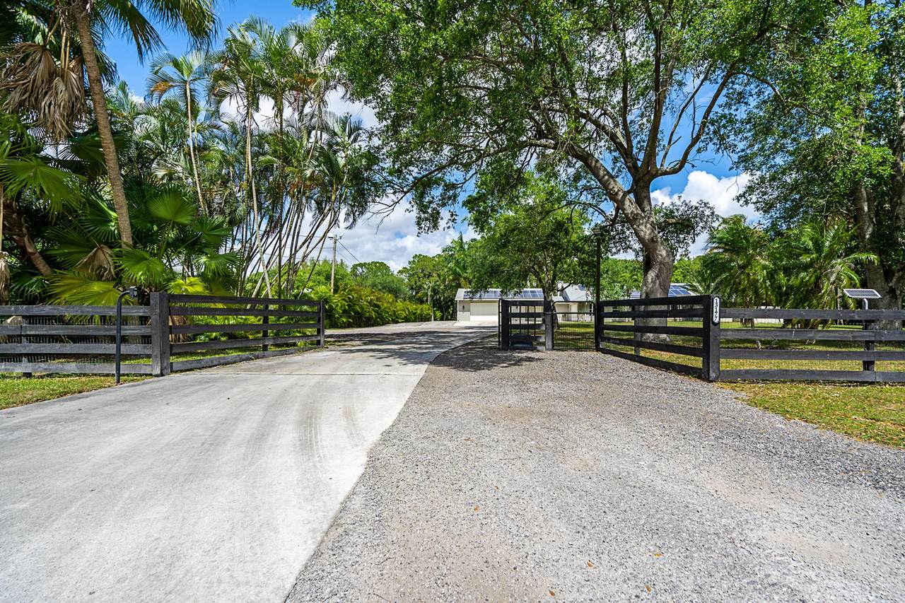 13177 Persimmon Boulevard - Photo 1 13177 Persimmon Boulevard - Photo 1