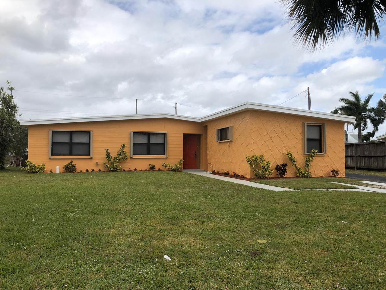 903 Hibiscus Drive - Photo 1