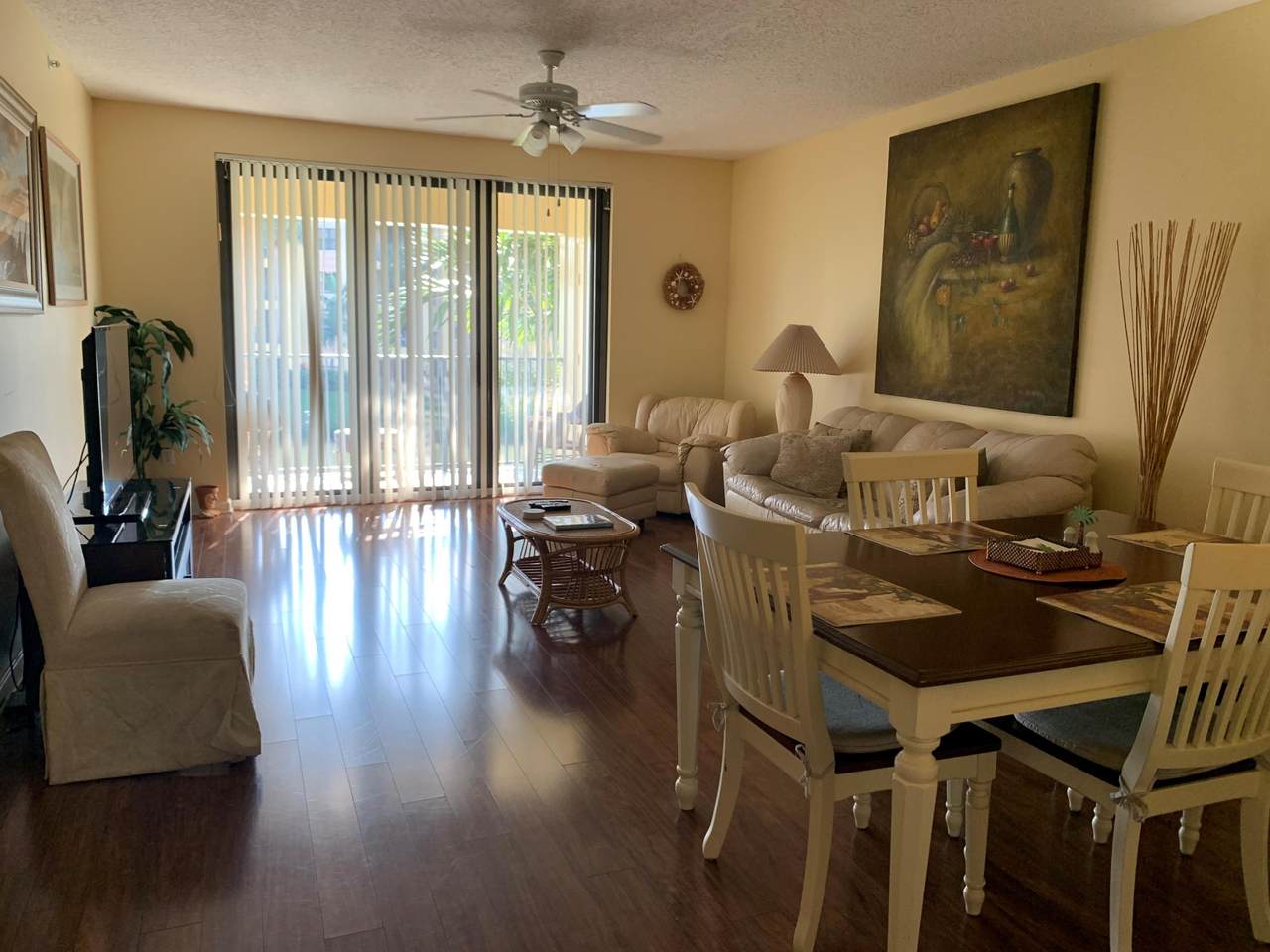 200 Uno Lago Drive - Photo 1