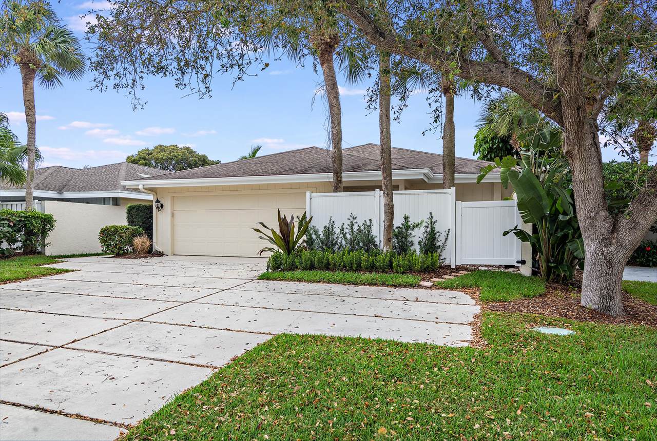 17105 Bay Street - Photo 1
