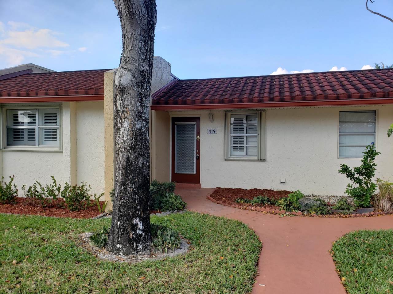 419 Lake Evelyn Drive - Photo 1