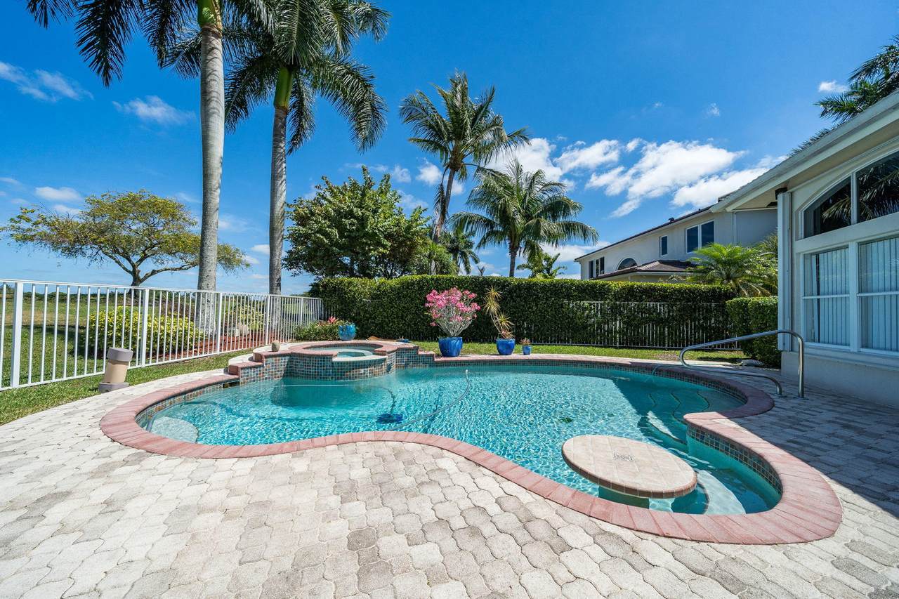 5850 La Gorce Circle - Photo 1 5850 La Gorce Circle - Photo 1