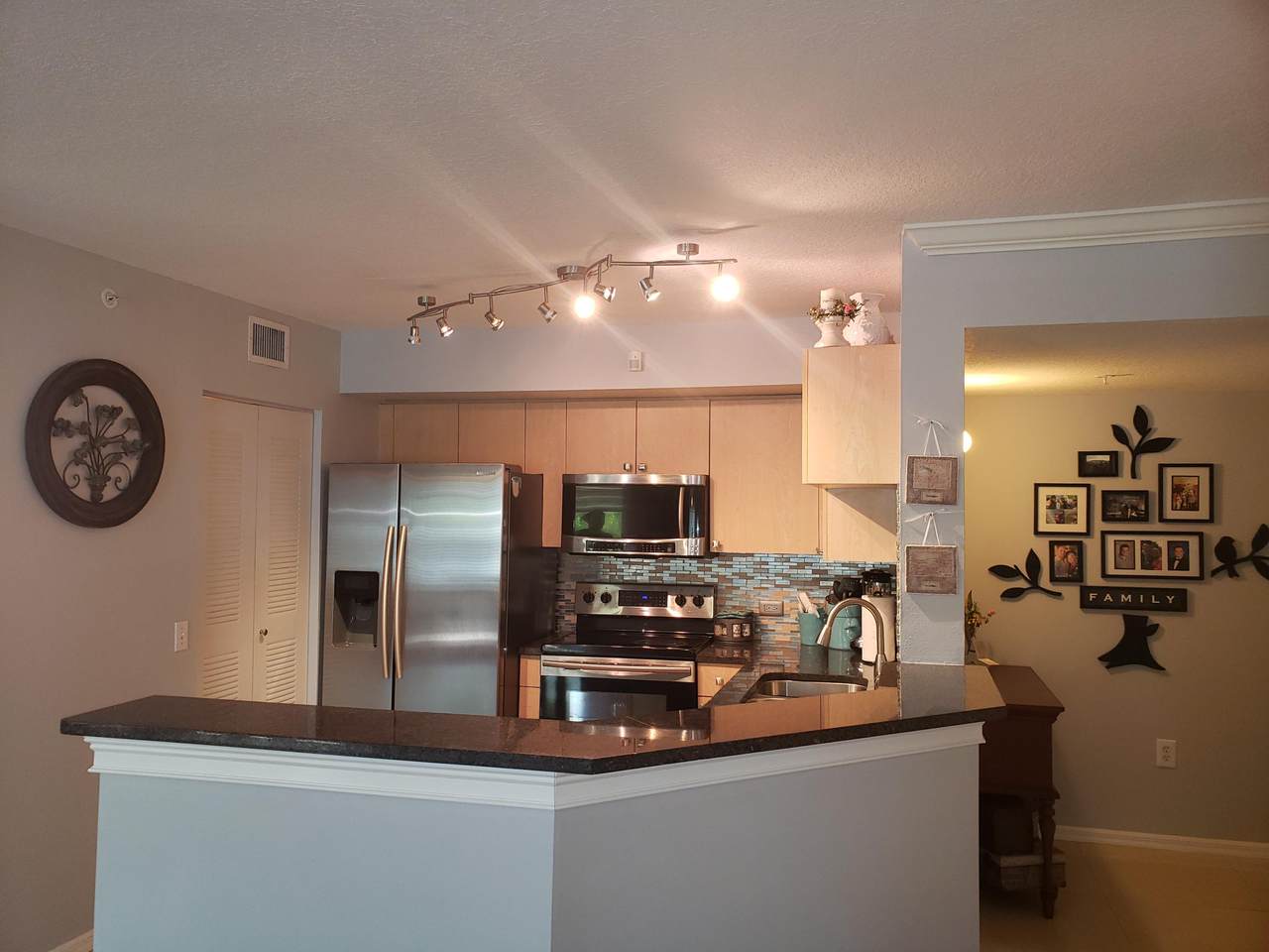 809 Villa Circle - Photo 1 809 Villa Circle - Photo 1