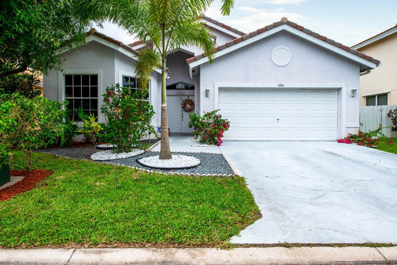 12101 Sunset Point Circle - Photo 1
