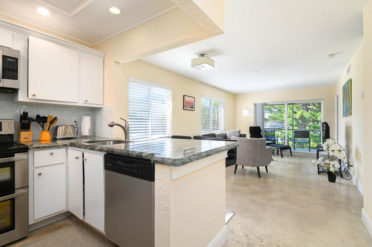 207 Tropic Isle Drive - Photo 1 207 Tropic Isle Drive - Photo 1