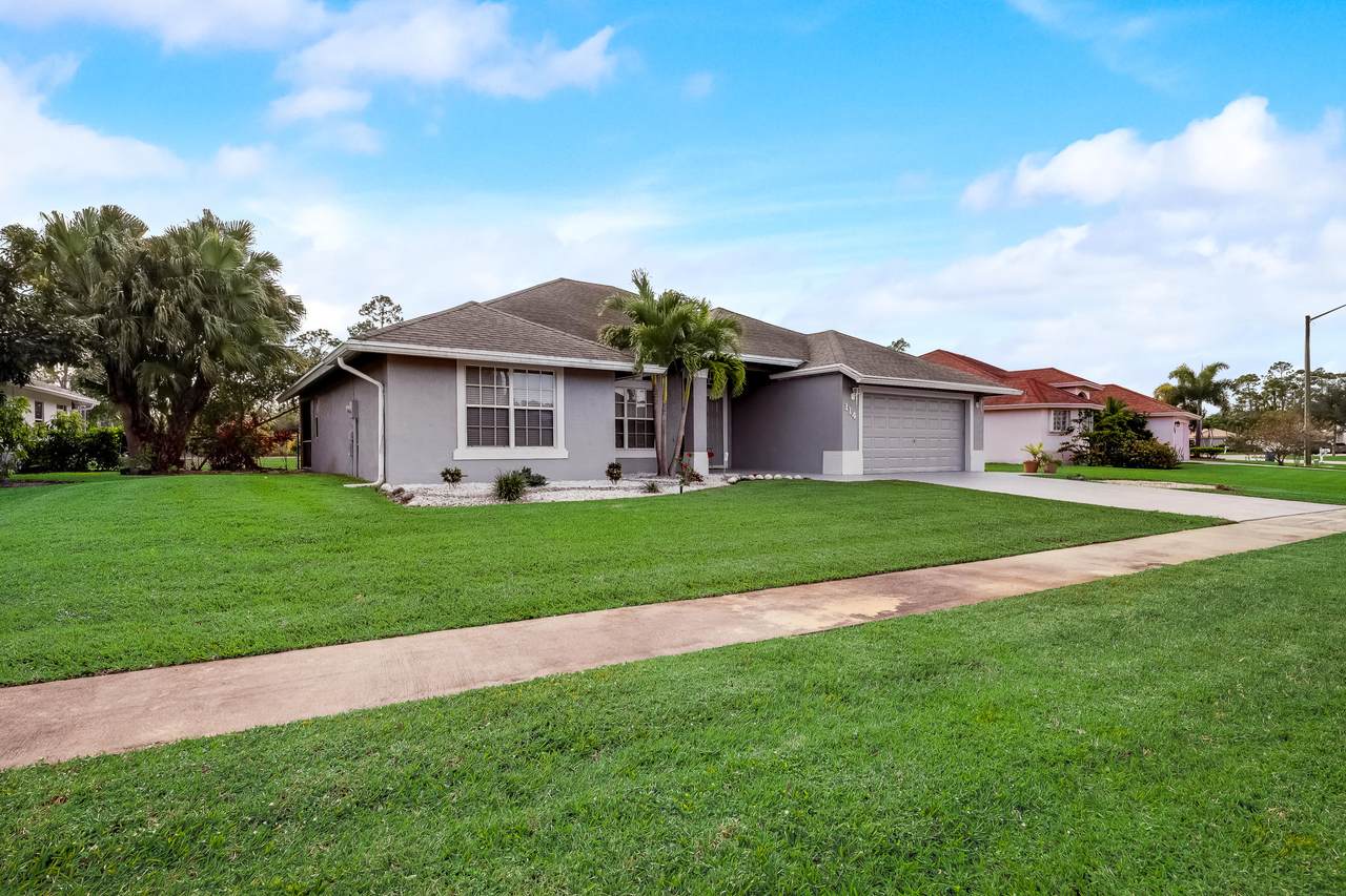 114 Sycamore Drive - Photo 1