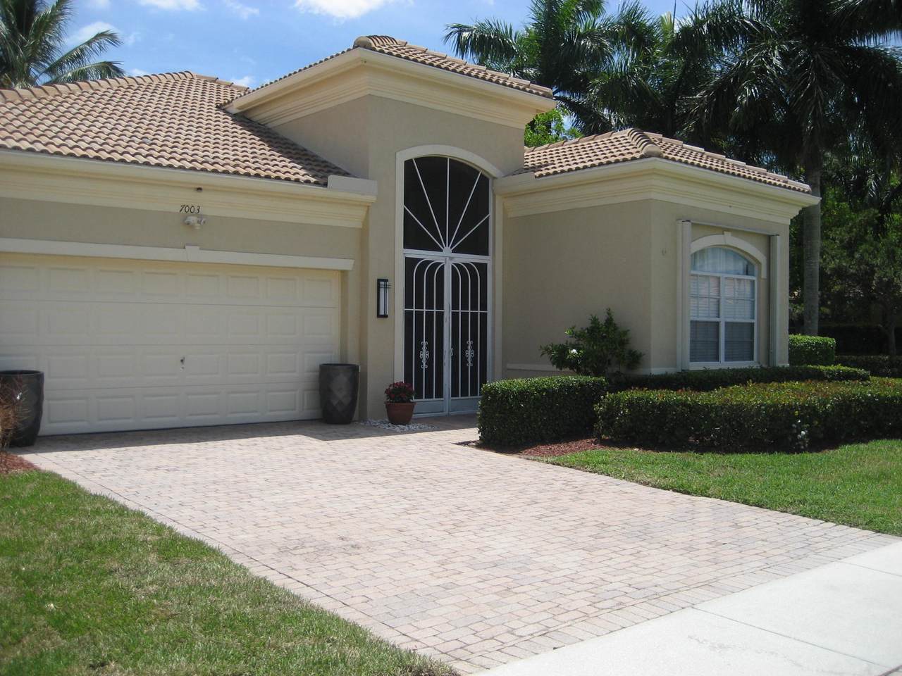 7003 Demedici Circle - Photo 1