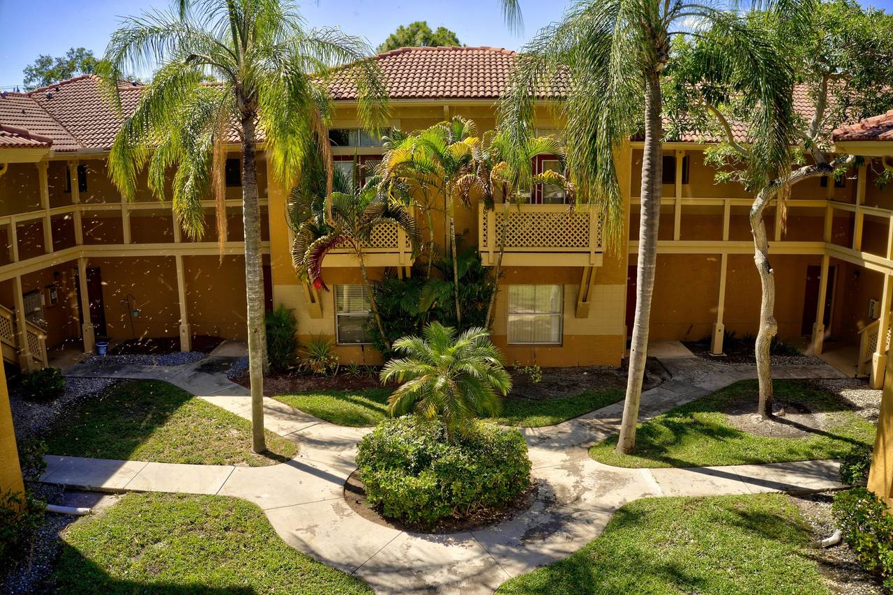 4871 Via Palm Lakes - Photo 1 4871 Via Palm Lakes - Photo 1
