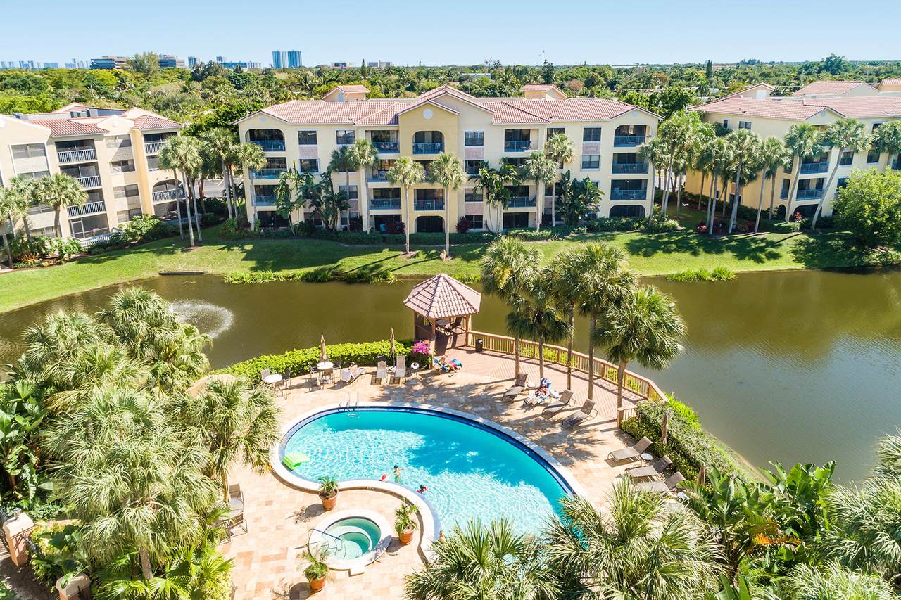 500 Uno Lago Drive - Photo 1