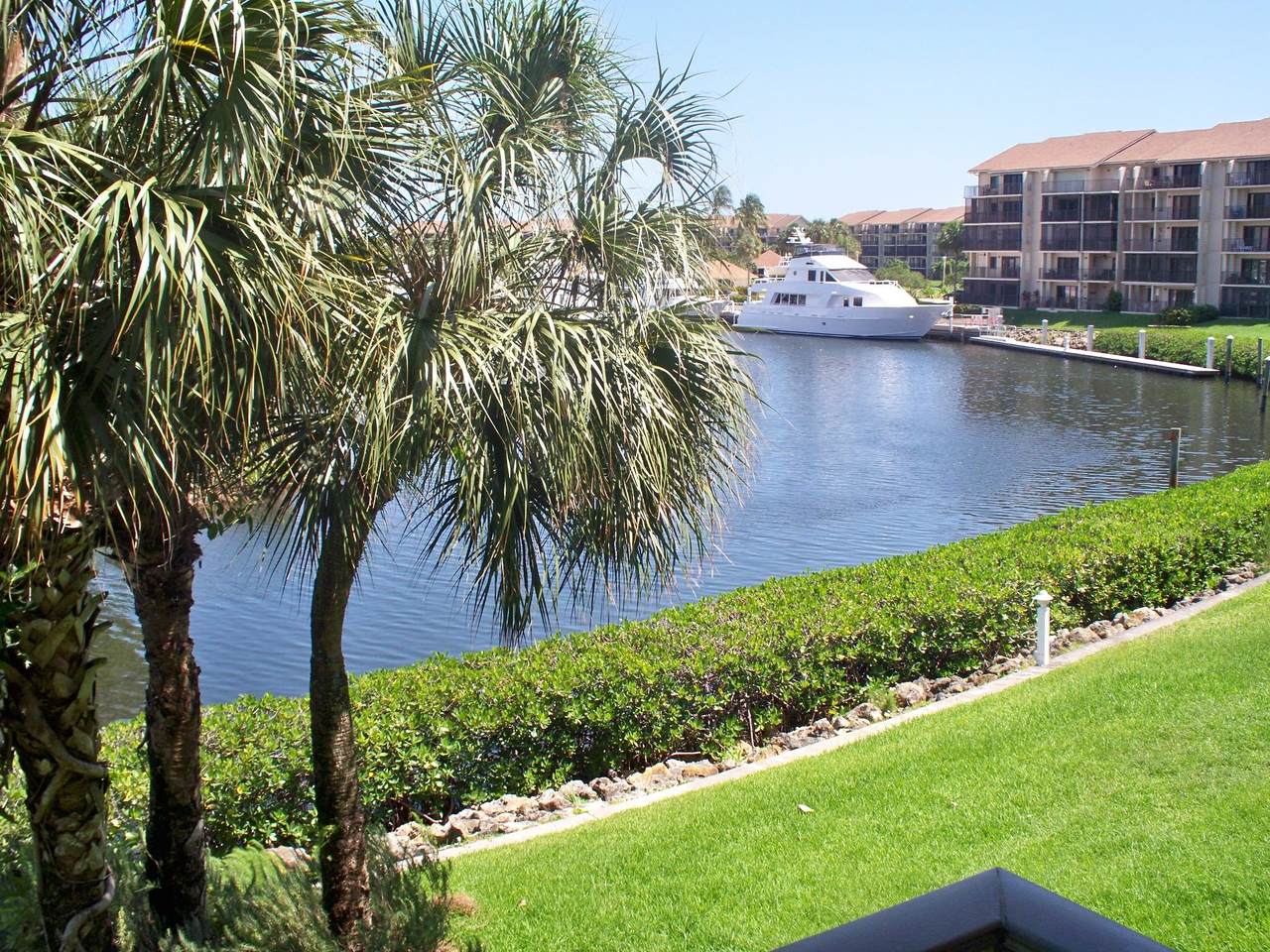 1101 Seafarer Circle - Photo 1