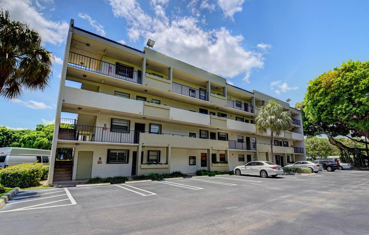 555 Banyan Tree Lane - Photo 1 555 Banyan Tree Lane - Photo 1