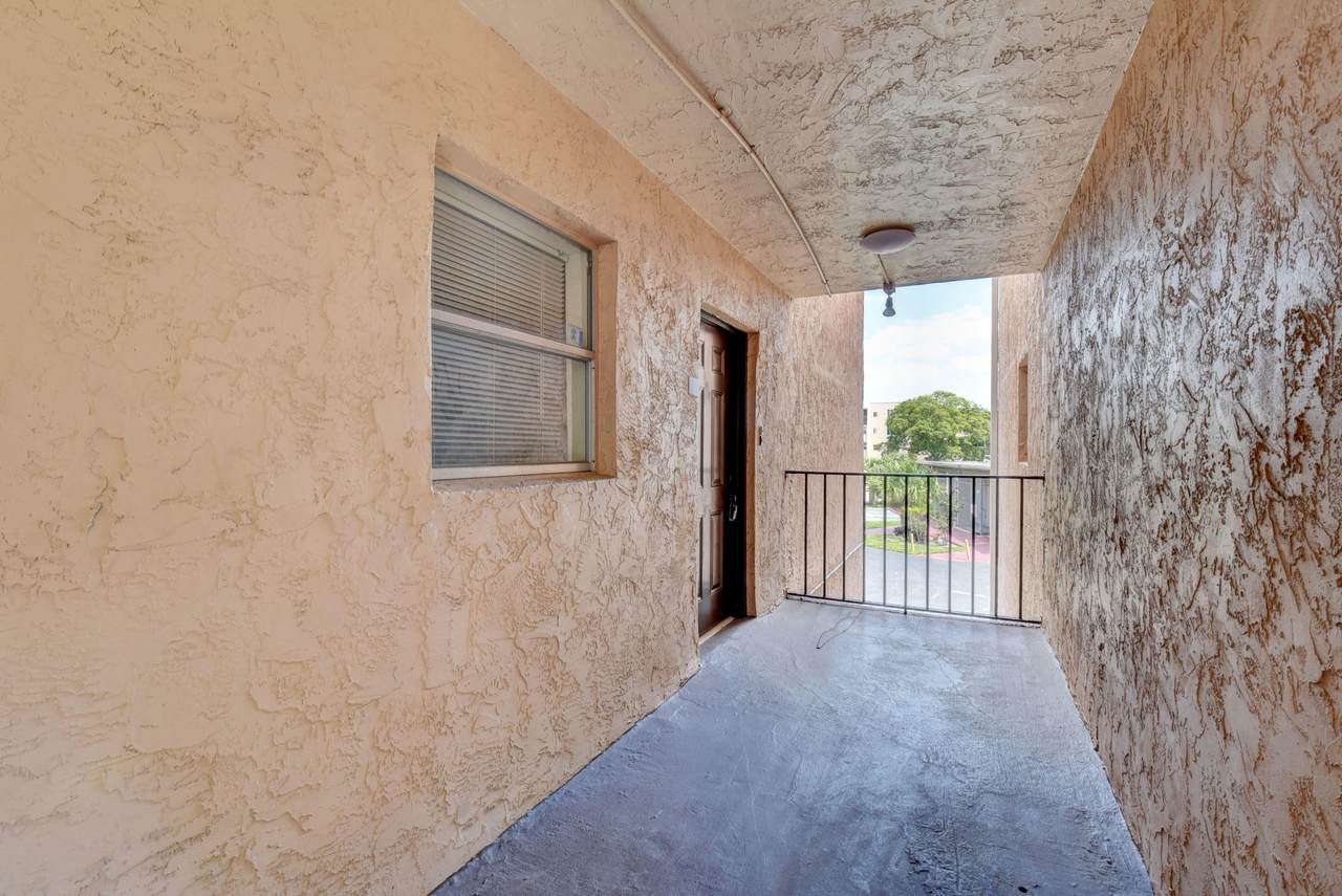 2800 Somerset Drive - Photo 1
