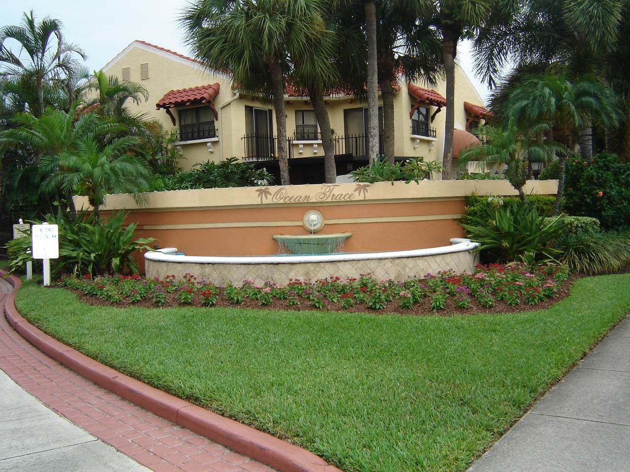 500 Uno Lago Drive - Photo 1 500 Uno Lago Drive - Photo 1