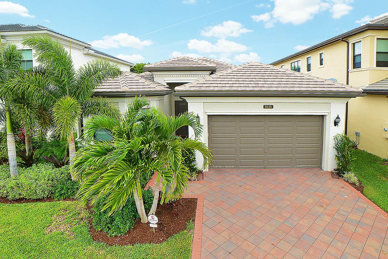 9535 Eden Roc Court - Photo 1