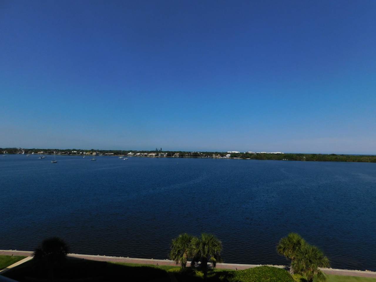 124 Lakeshore Drive - Photo 1