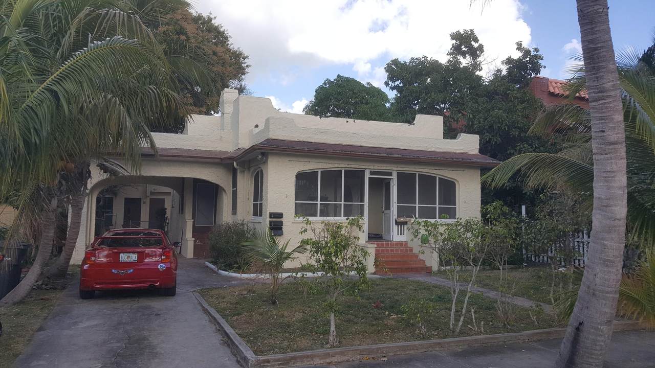 627 30th Street - Photo 1