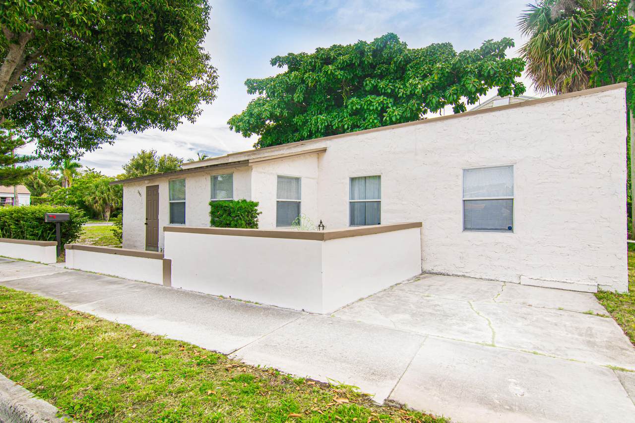 3405 Greenwood Avenue - Photo 1