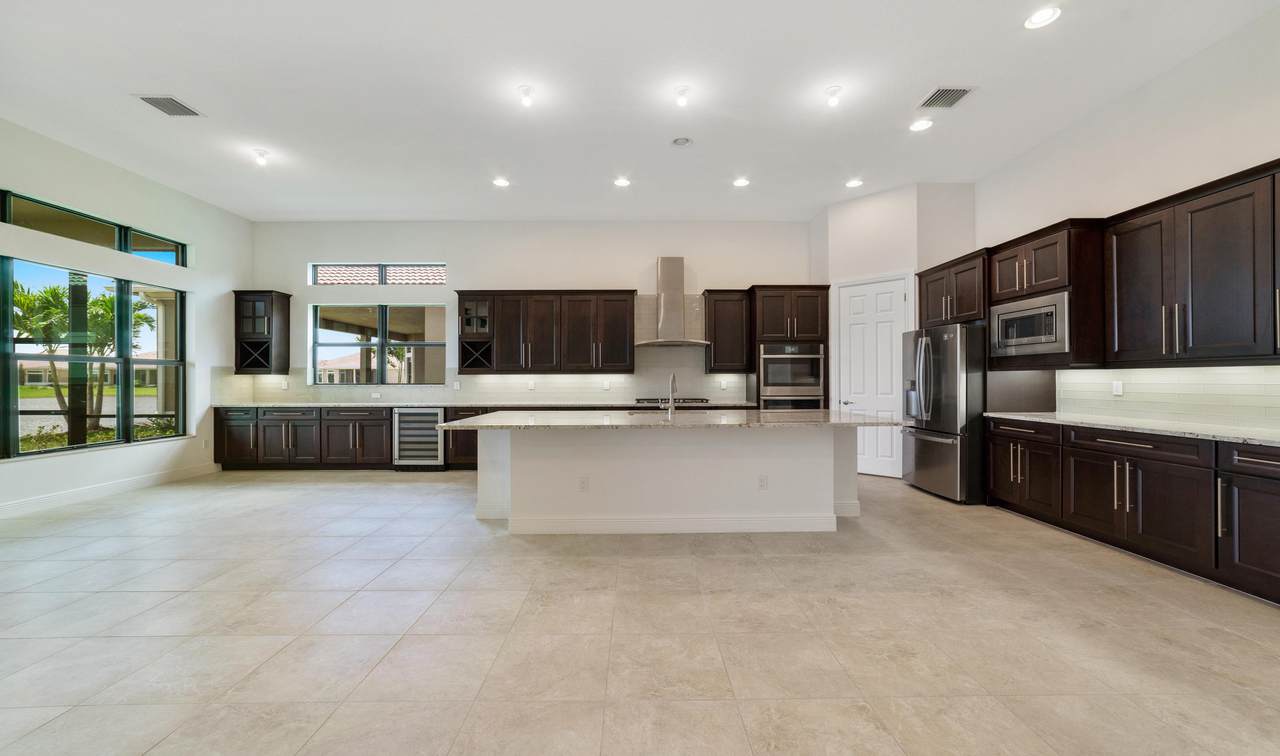 9056 Porto Way - Photo 1