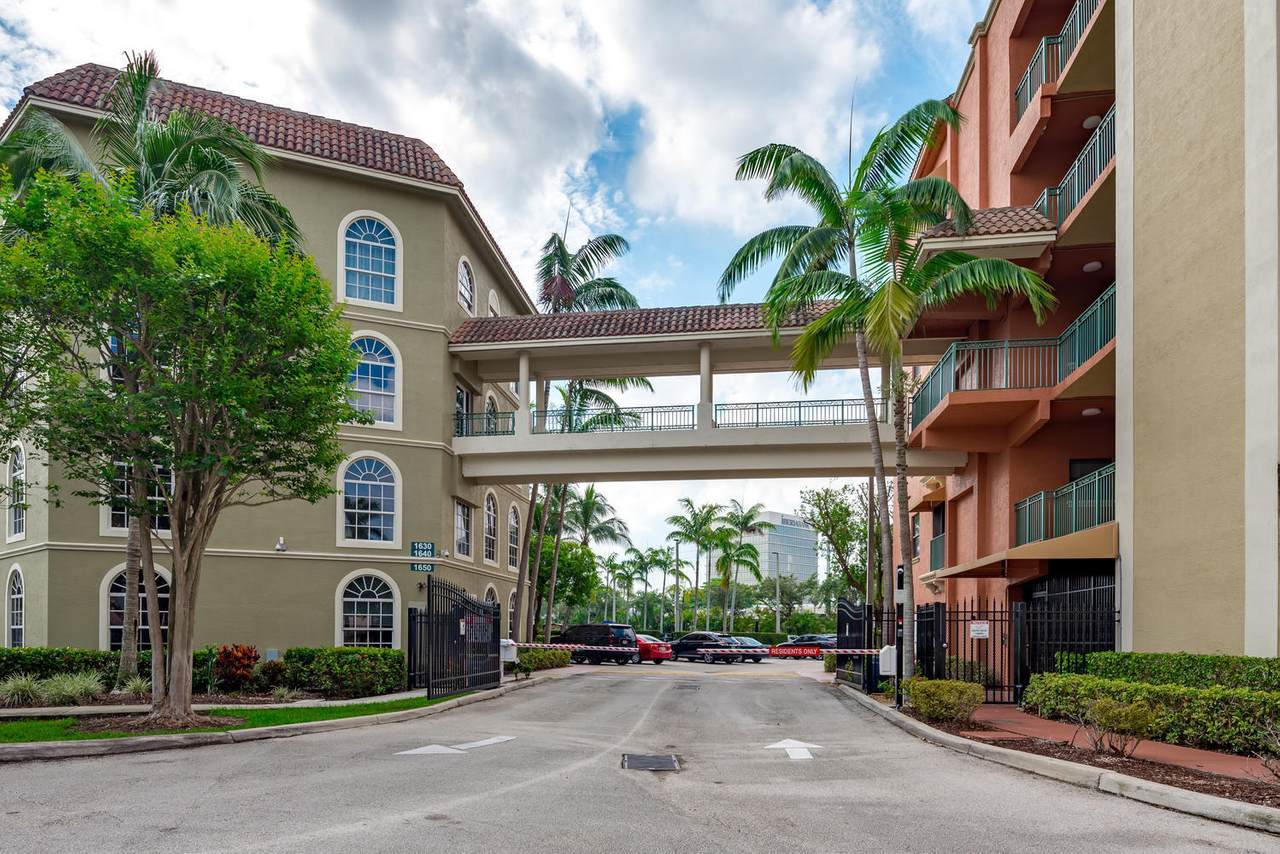 1640 Presidential Way - Photo 1