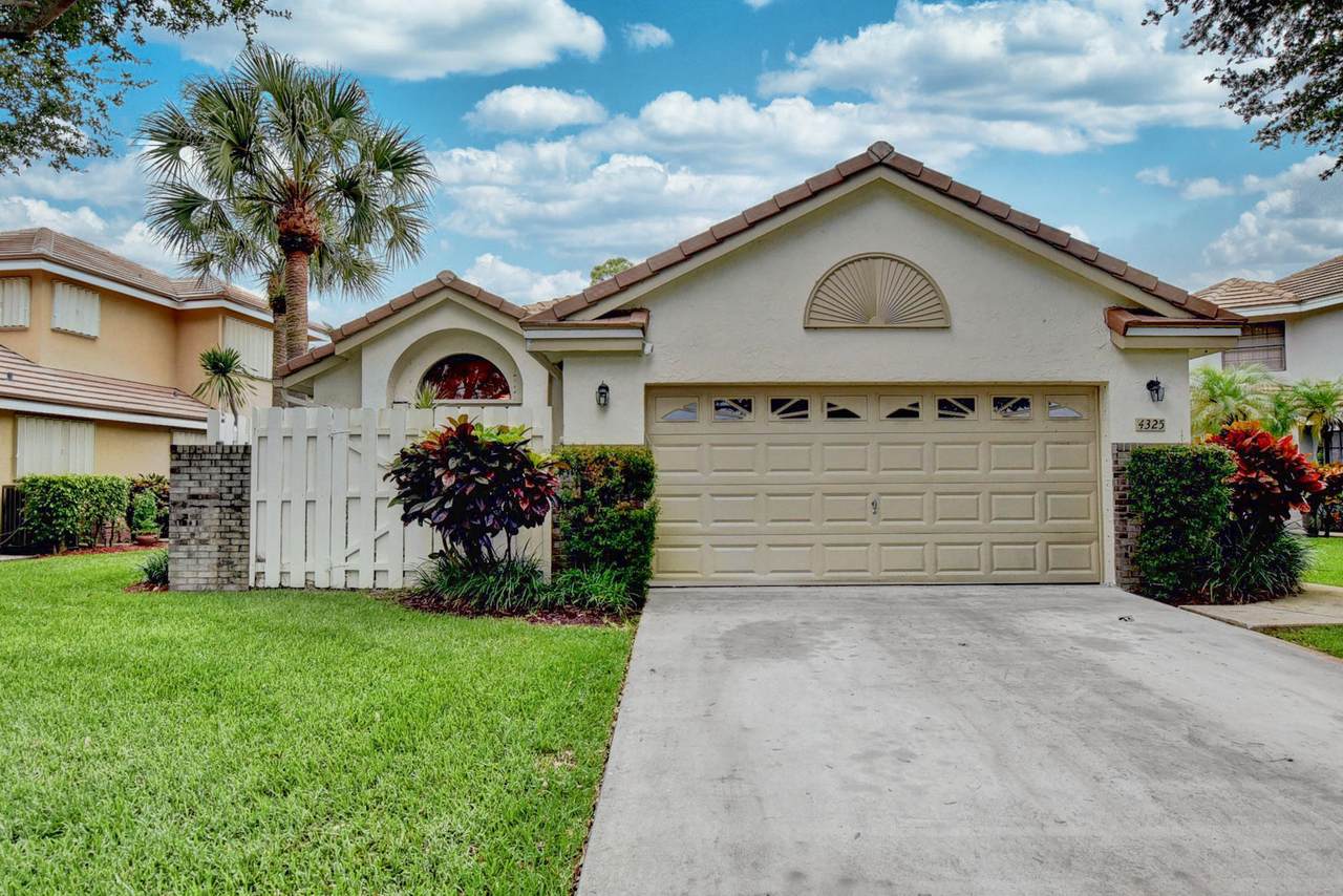 4325 Sherwood Forest Drive - Photo 1