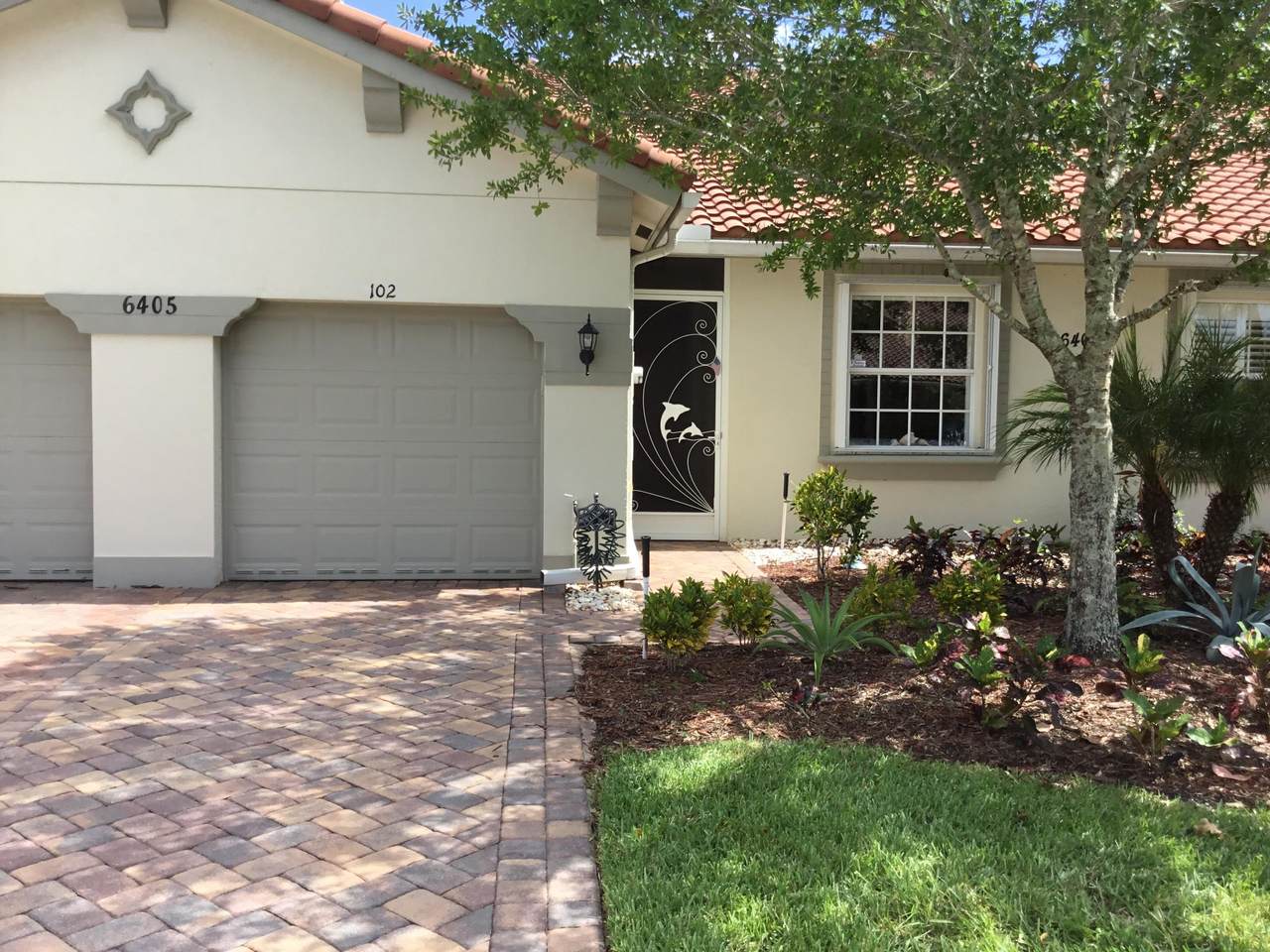 6405 Oxford Circle - Photo 1