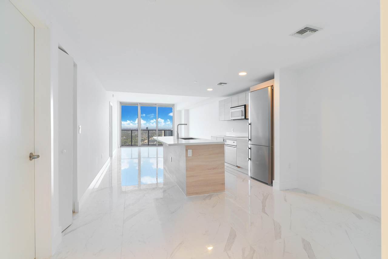 16385 Biscayne Boulevard - Photo 1