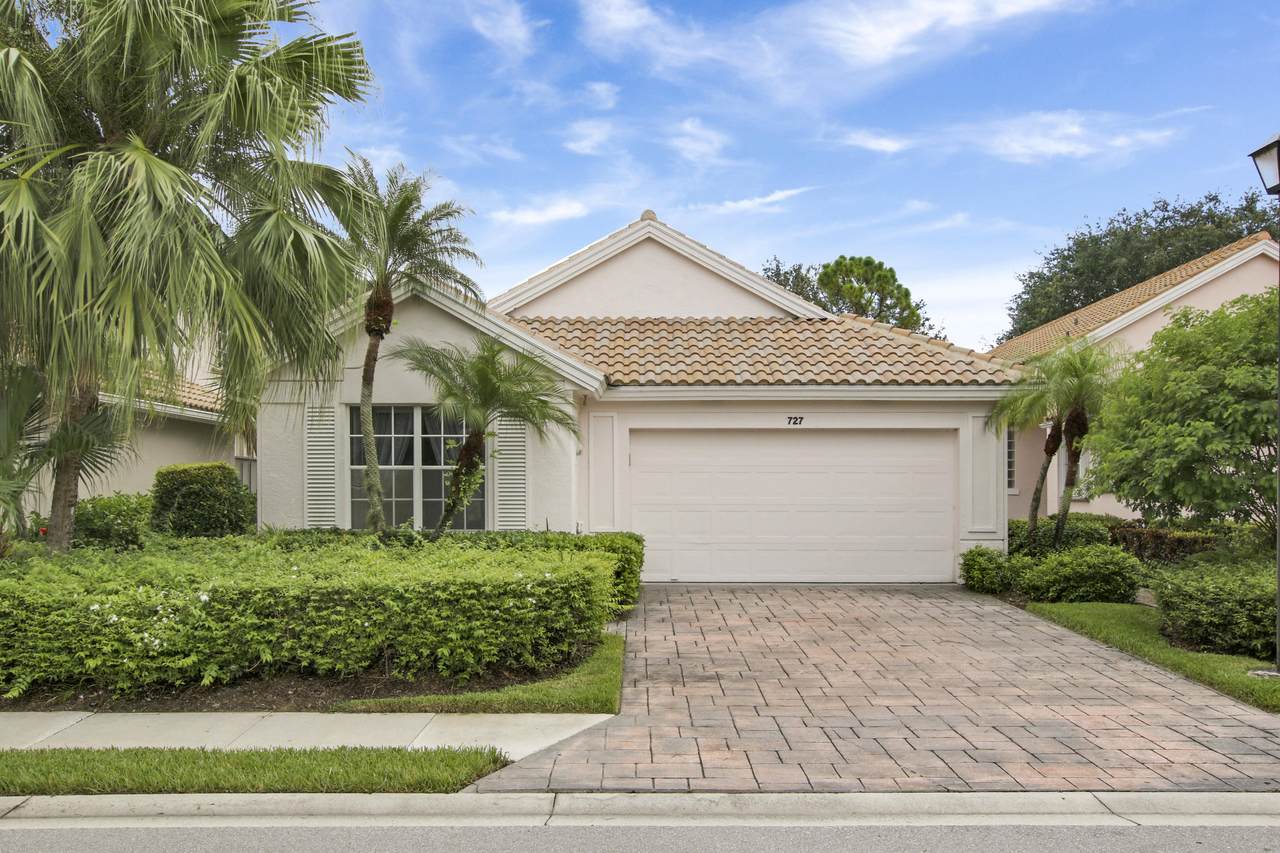 727 Pinehurst Way - Photo 1