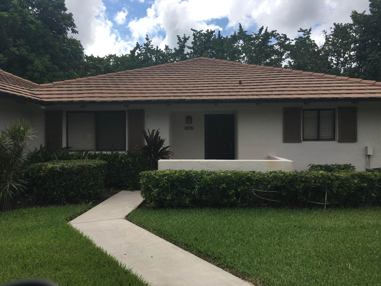 825 Club Drive - Photo 1