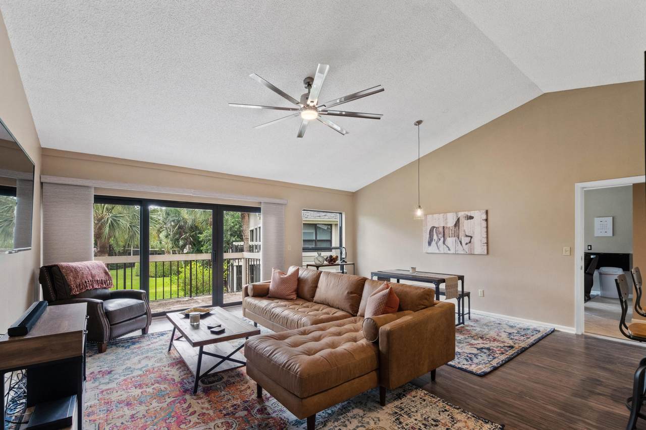11863 Wimbledon Circle - Photo 1