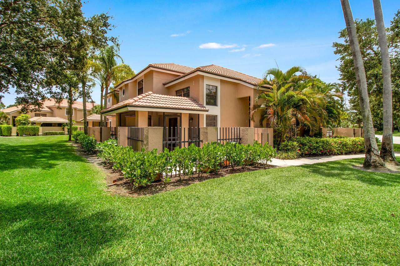 360 Prestwick Circle - Photo 1