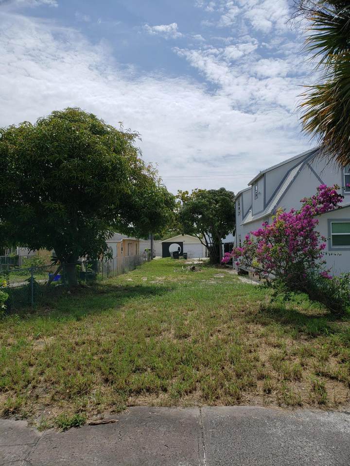 526 H Street - Photo 1