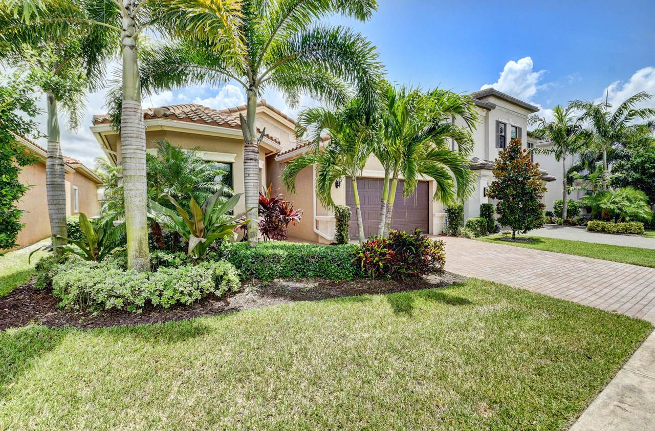 9518 Eden Roc Court - Photo 1