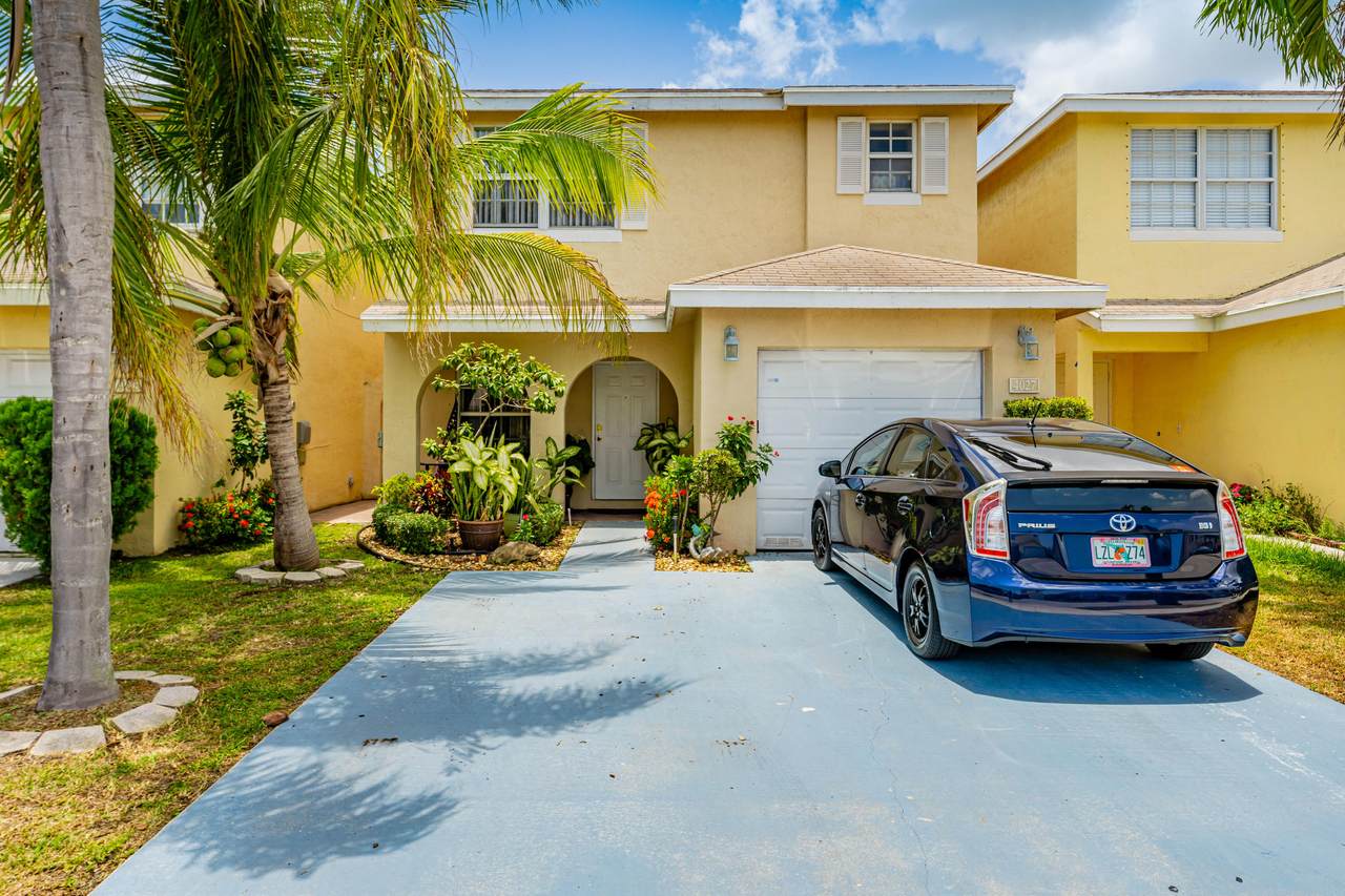 4027 Eastridge Drive - Photo 1