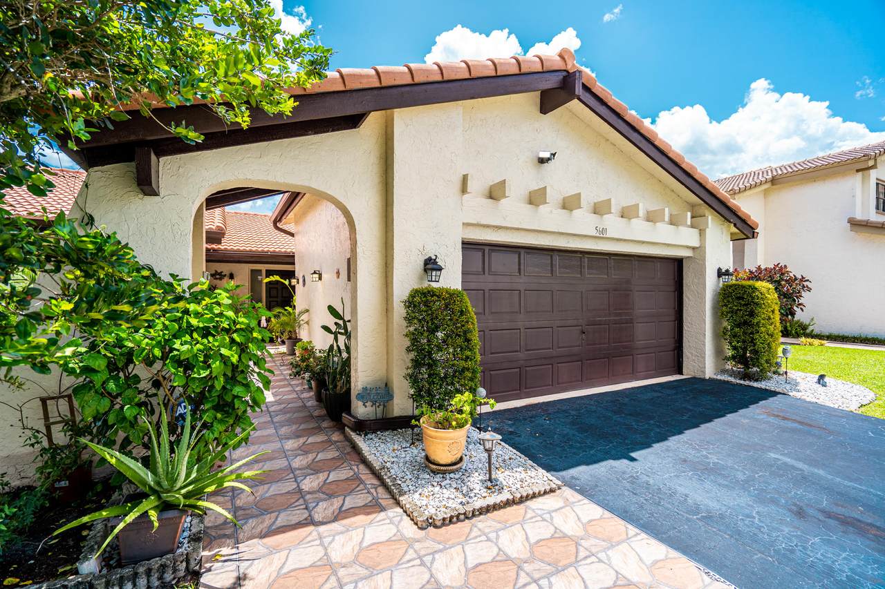 5601 Lakeview Mews Drive - Photo 1