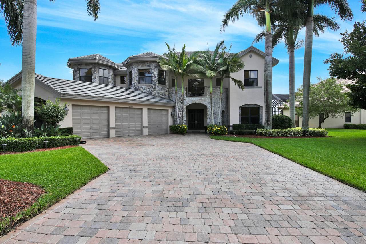 10595 Versailles Boulevard - Photo 1