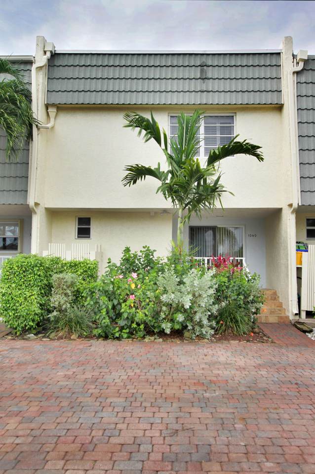 1040 Russell Drive - Photo 1