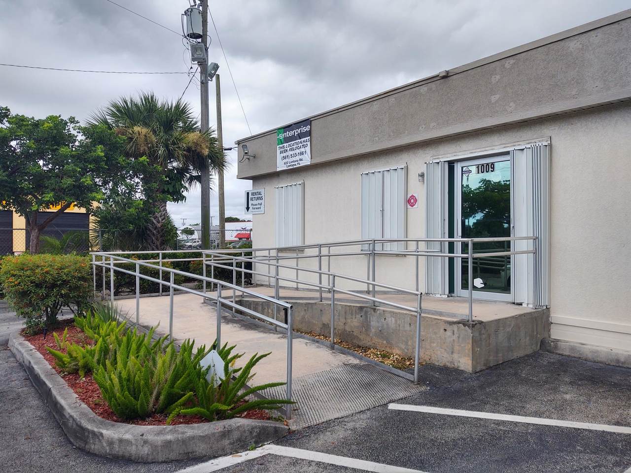 1009 Federal Highway - Photo 1