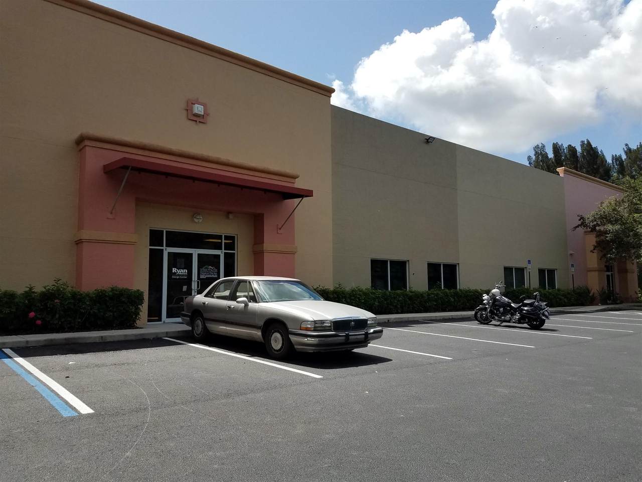 819 Kings Highway - Photo 1