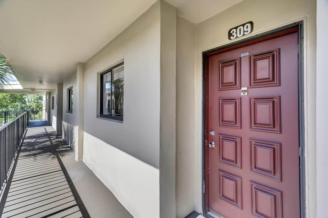 5130 Las Verdes Circle - Photo 1