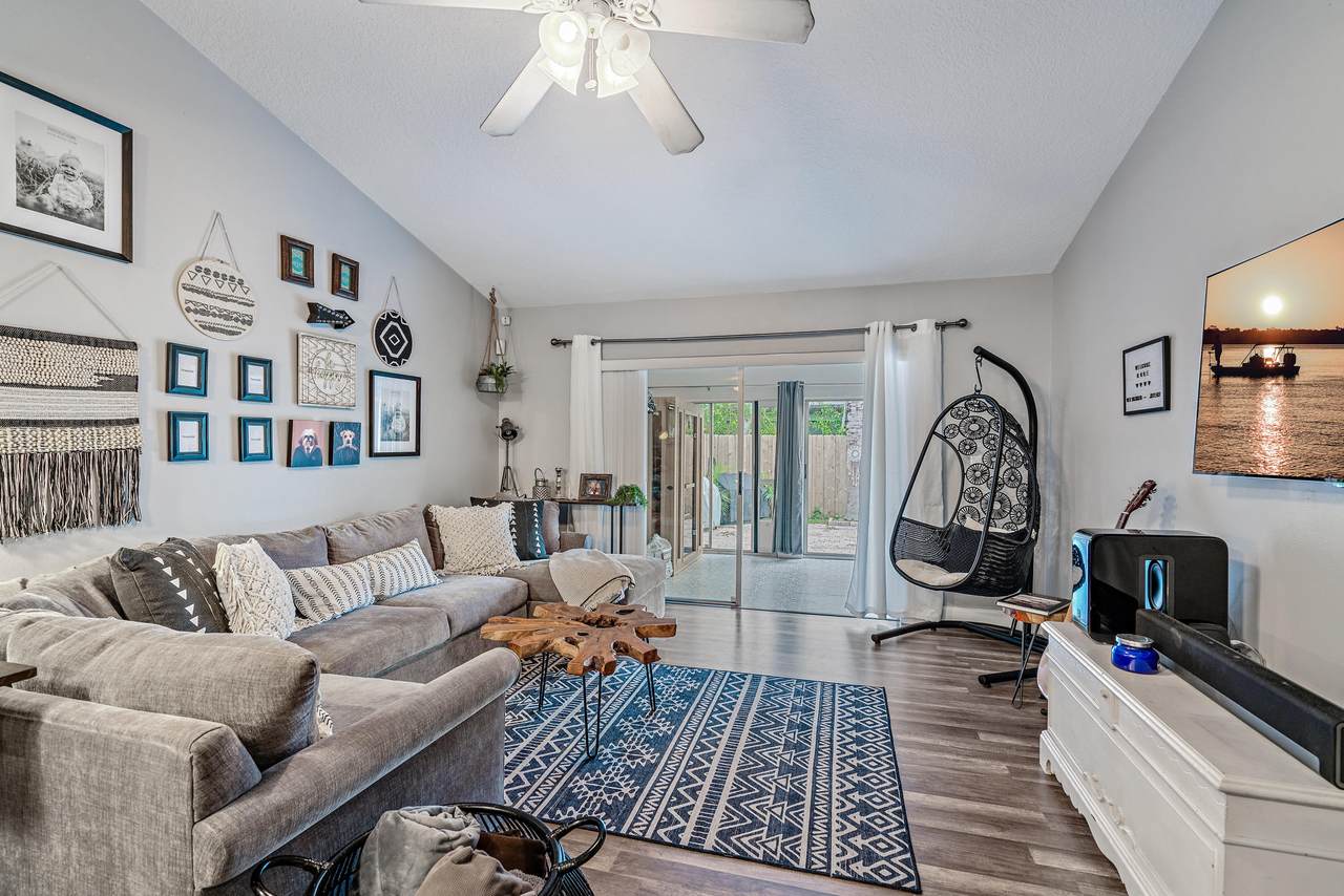 161 Pinewood Court - Photo 1