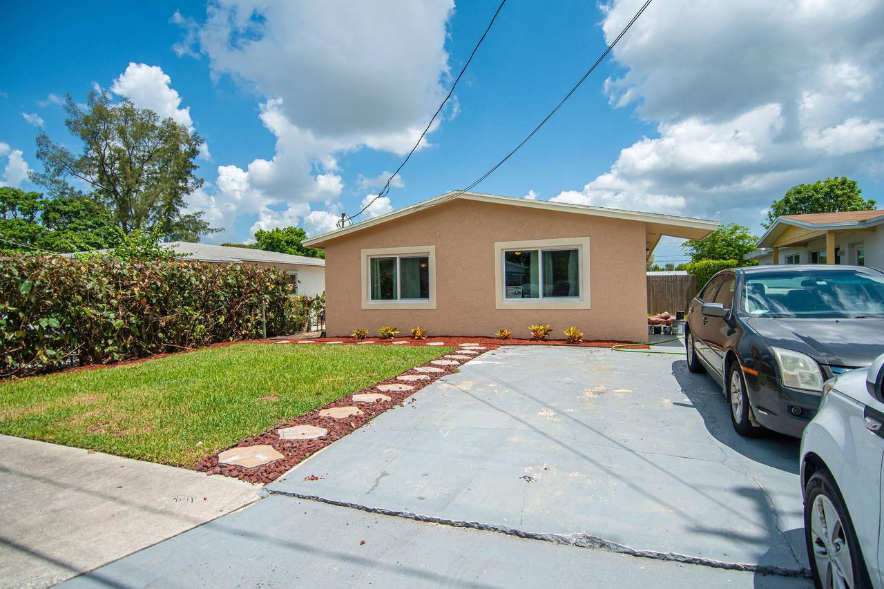 1652 10th Street - Photo 1