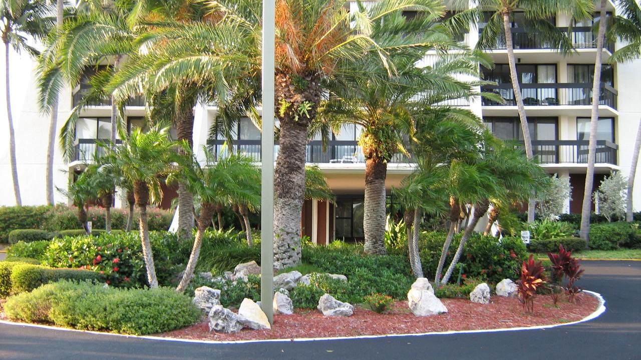2425 Presidential Way - Photo 1