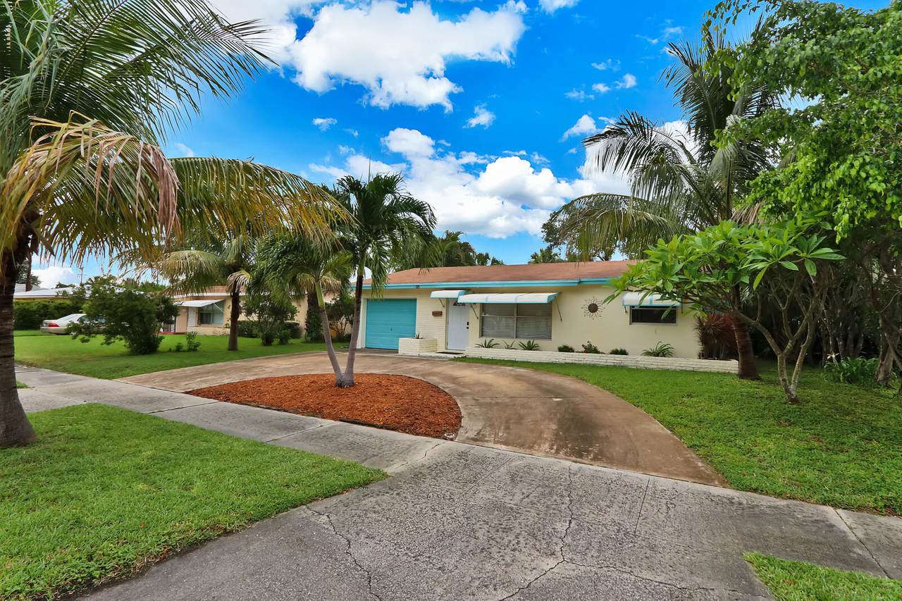 327 Evergreen Drive - Photo 1