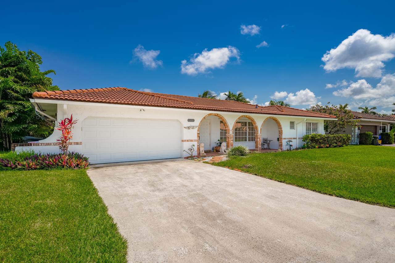 832 Appleby Street - Photo 1