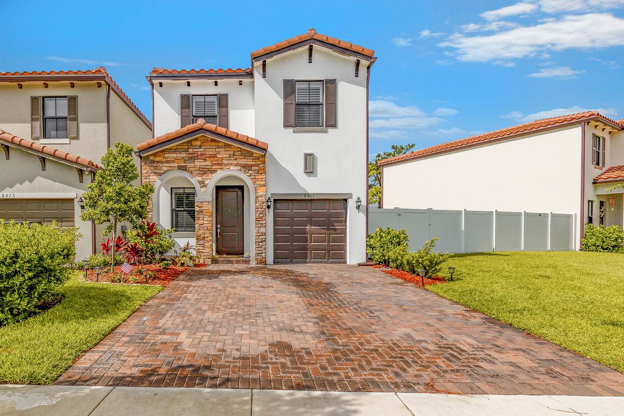 6011 Pine Tree Way - Photo 1