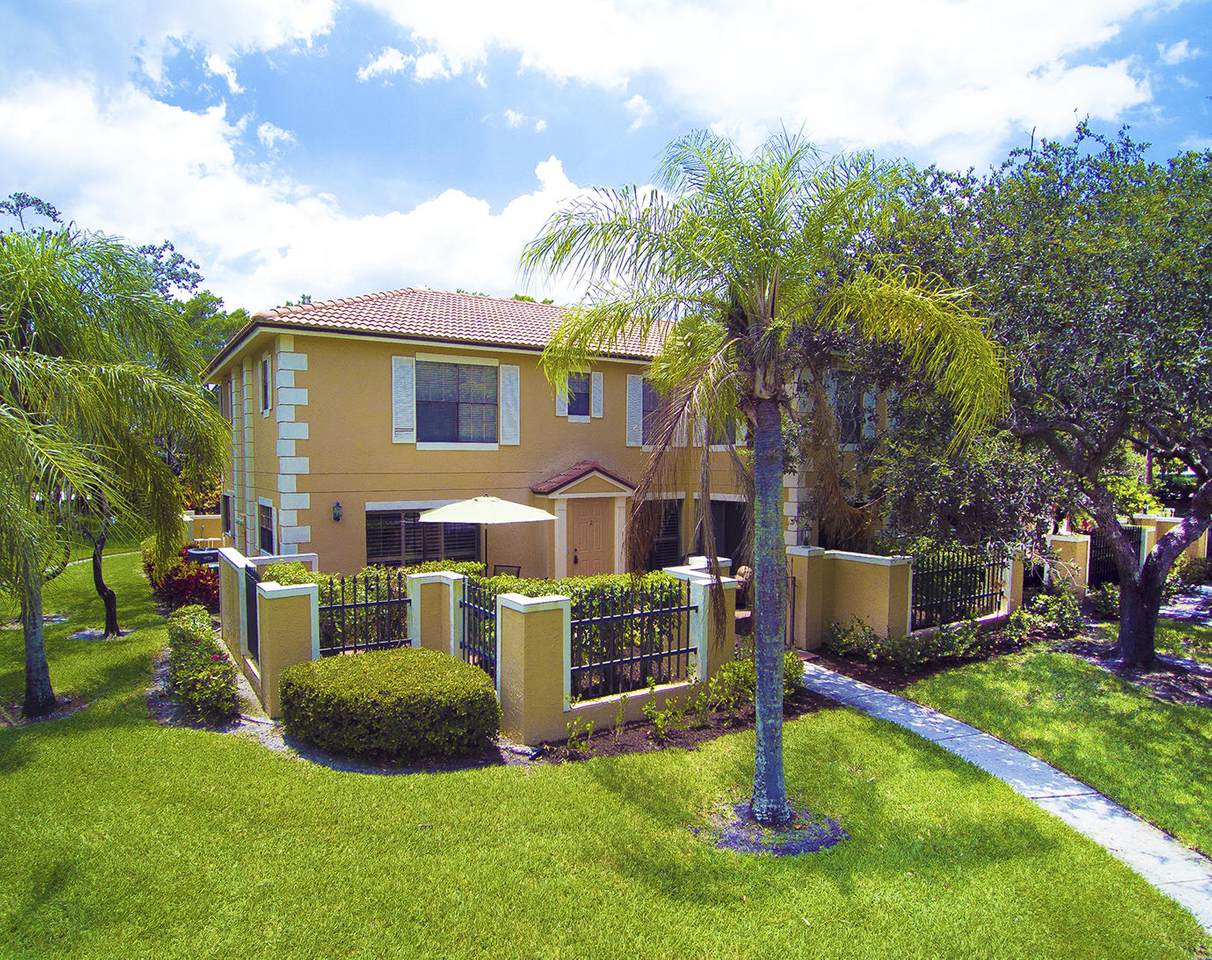 377 Prestwick Lane - Photo 1