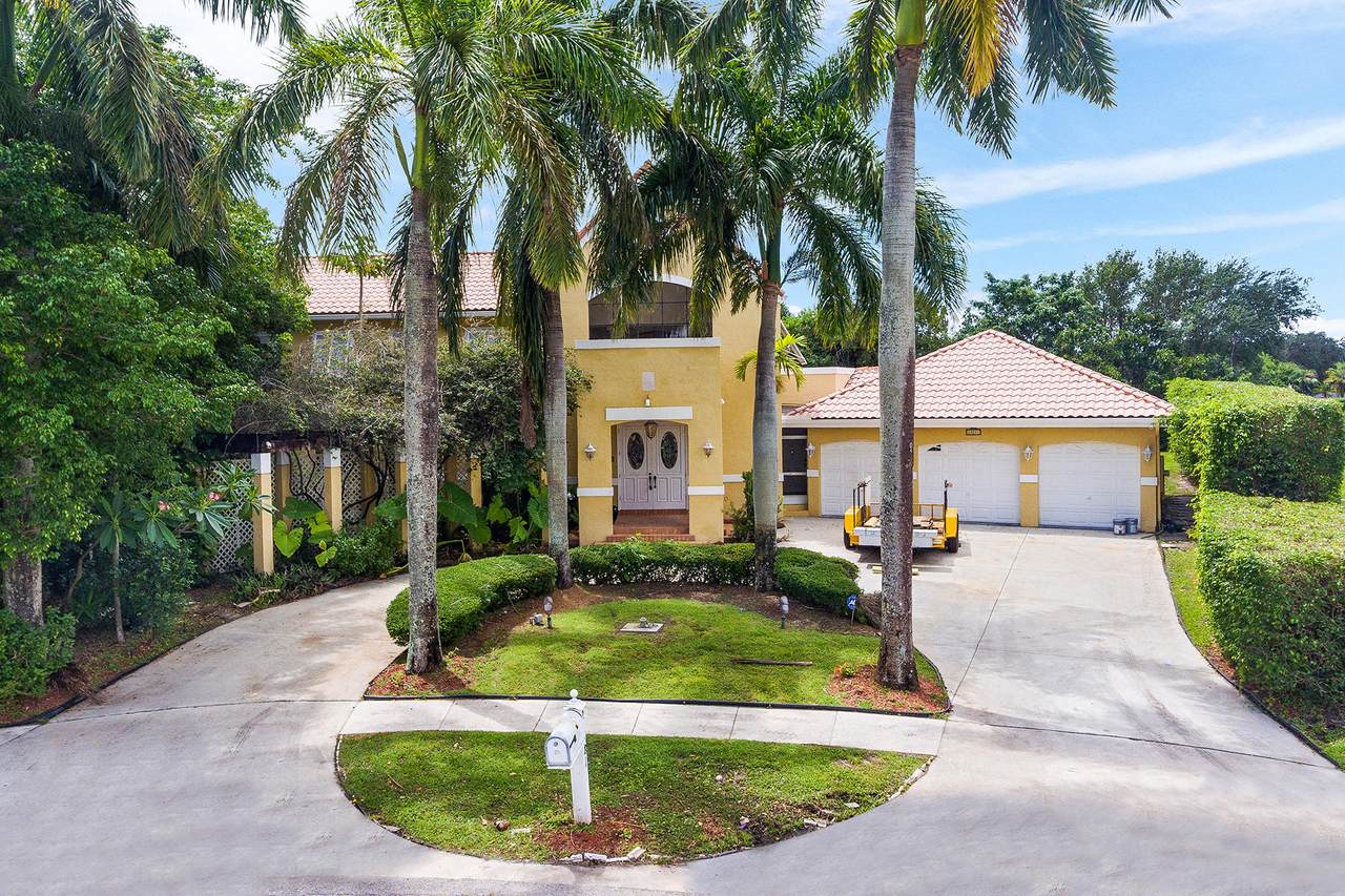 23281 Lago Mar Circle - Photo 1