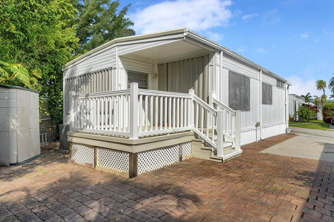 207 Cardinal Drive - Photo 1