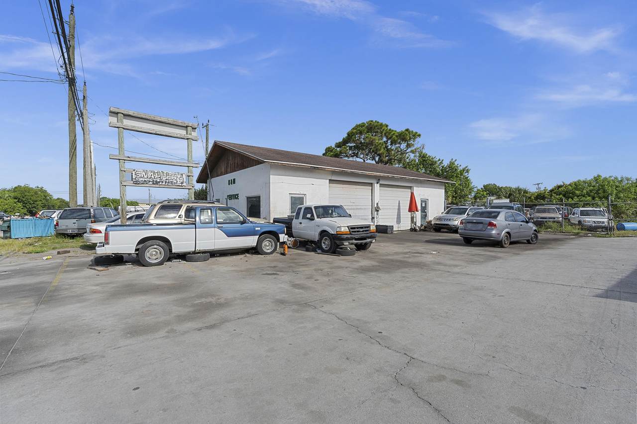 608 Market Avenue - Photo 1